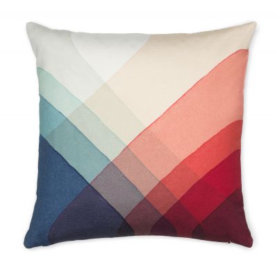 Vitra Heringbone Pillows Kissen mit abstraktem, farbigen Karomuster in Blau-, Beige- und Rottönen auf weißem Hintergrund.